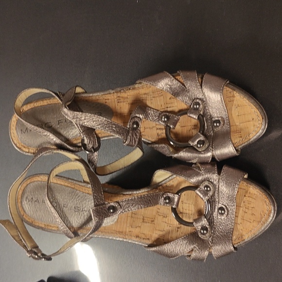 Marc Fisher metallic pewter wedge sandal 7.5 - Picture 2 of 5